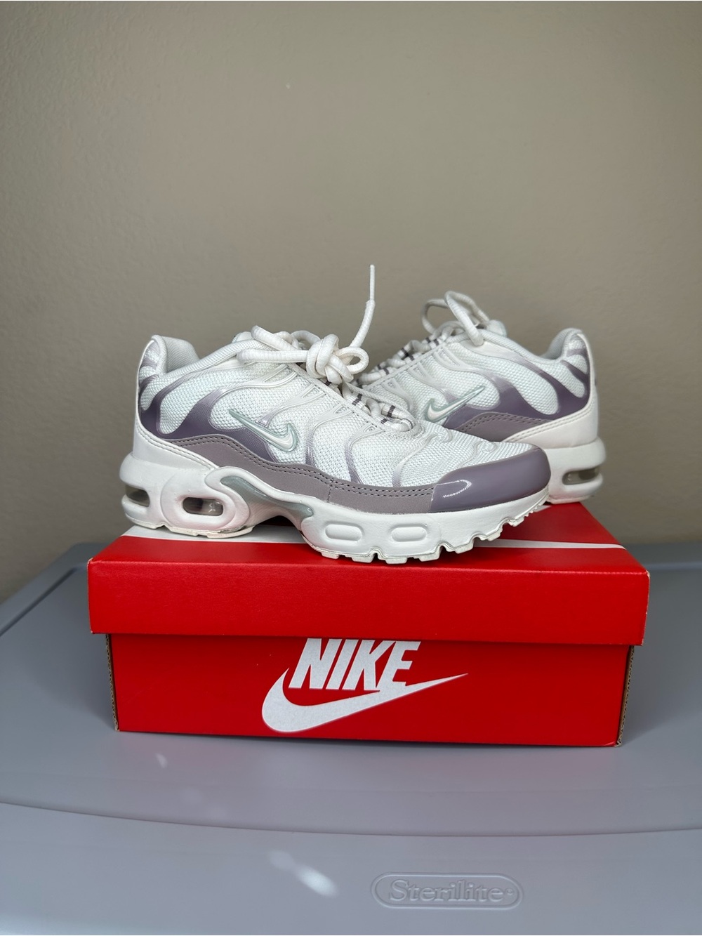 Little Kids Nike White and Lavender Wave-Accent Running Shoes